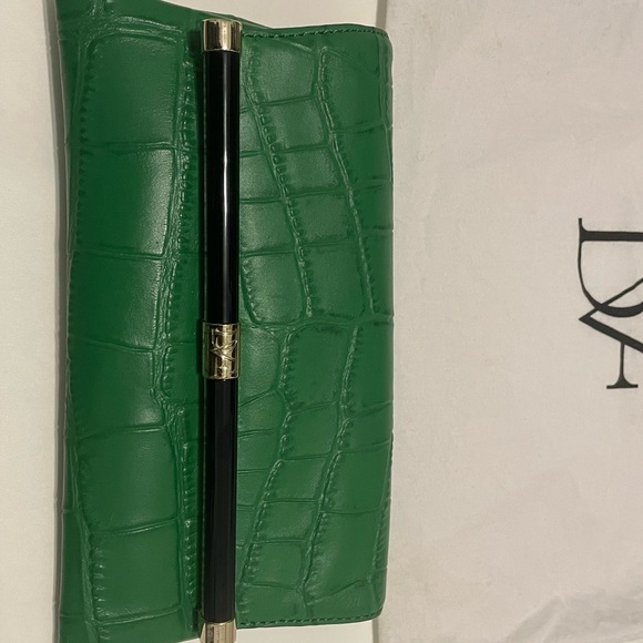 Diane von Furstenberg Green Croc Embossed Leather 440 Envelope Clutch - Picture 3 of 11